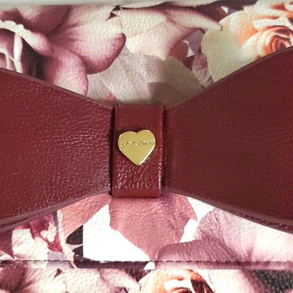 Betsey Johnson floral crossbody purse - Picture 4 of 10